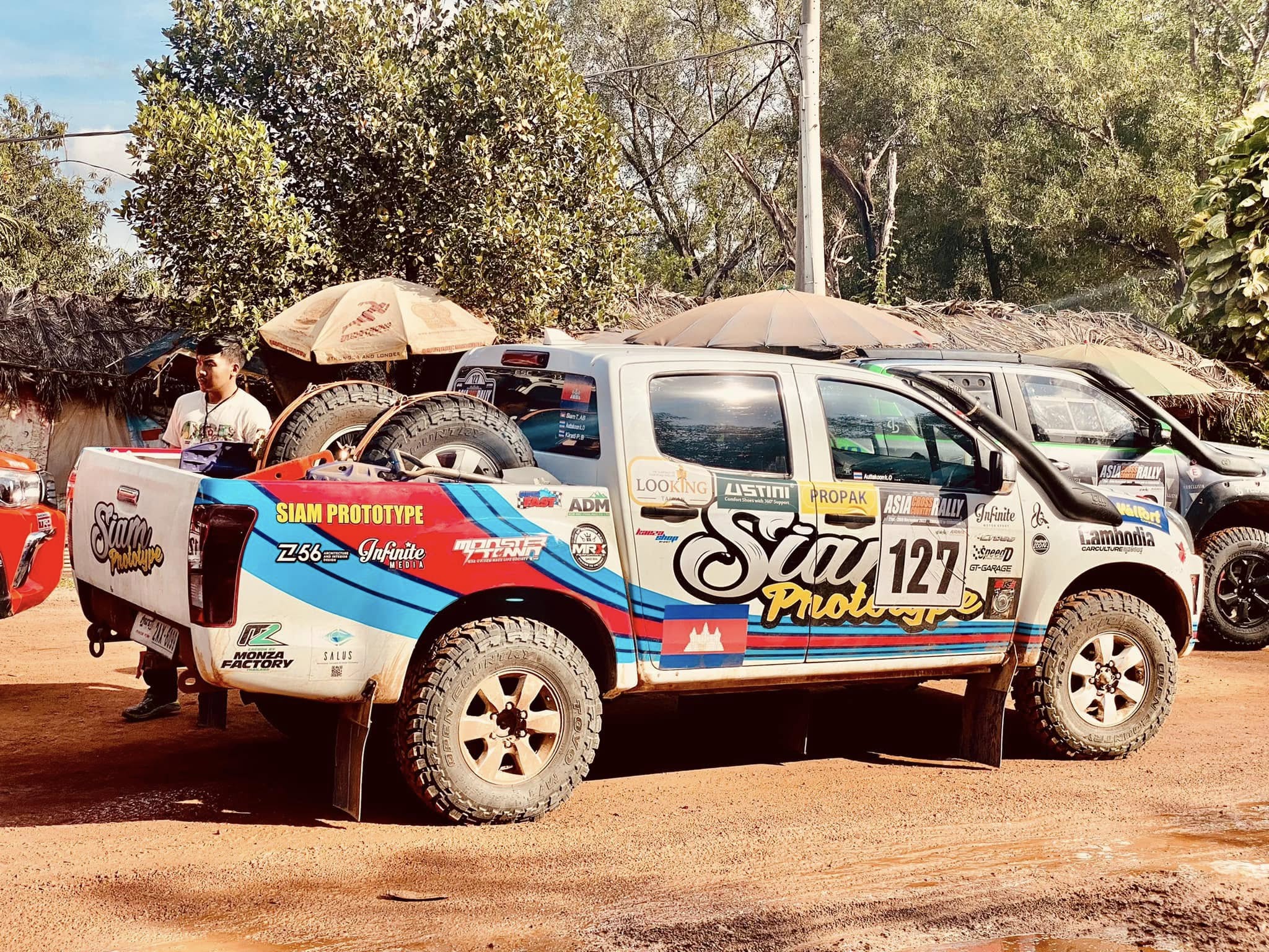 D-Max on red dirt near finish